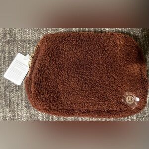 NWT Lululemon Everywhere Belt Bag 2L Brown Fleece